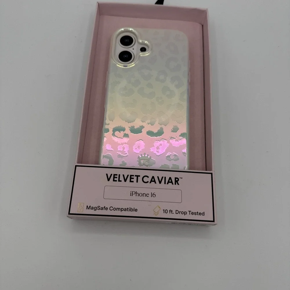 VELVET CAVIAR - Magsafe Case for Apple iPhone 16 Pro - White Opal Leopard